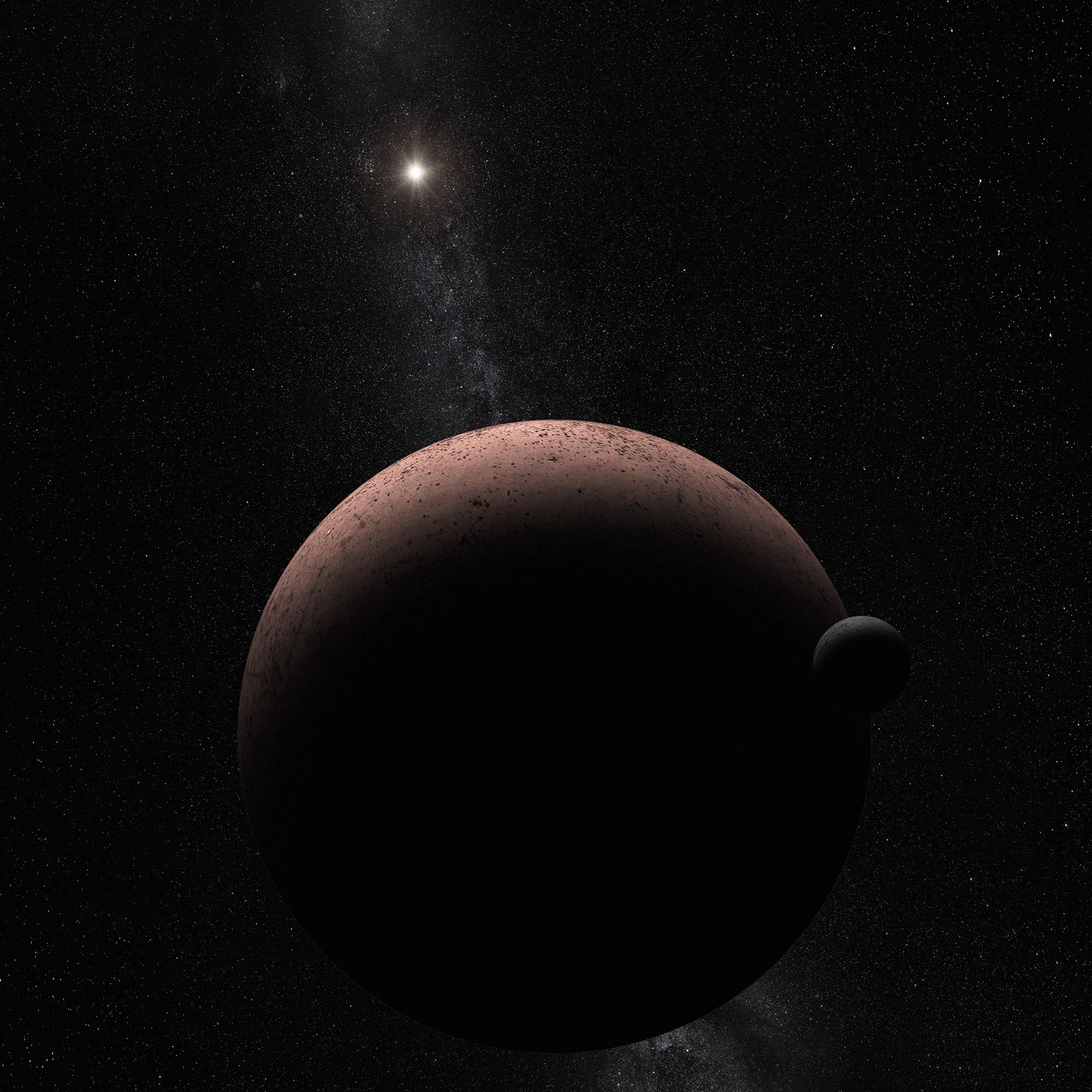 كوكب "ماكيماكي" الثاني سطوعاً في حزام "كايپر" وقمره "MK2" ذو السطح الداكن كالفحم يعكسان ضوء الشمس في مشهدٍ مُتَخَيَّل لجبهة غير مُستَكشَفة من المجموعة الشمسيّة.