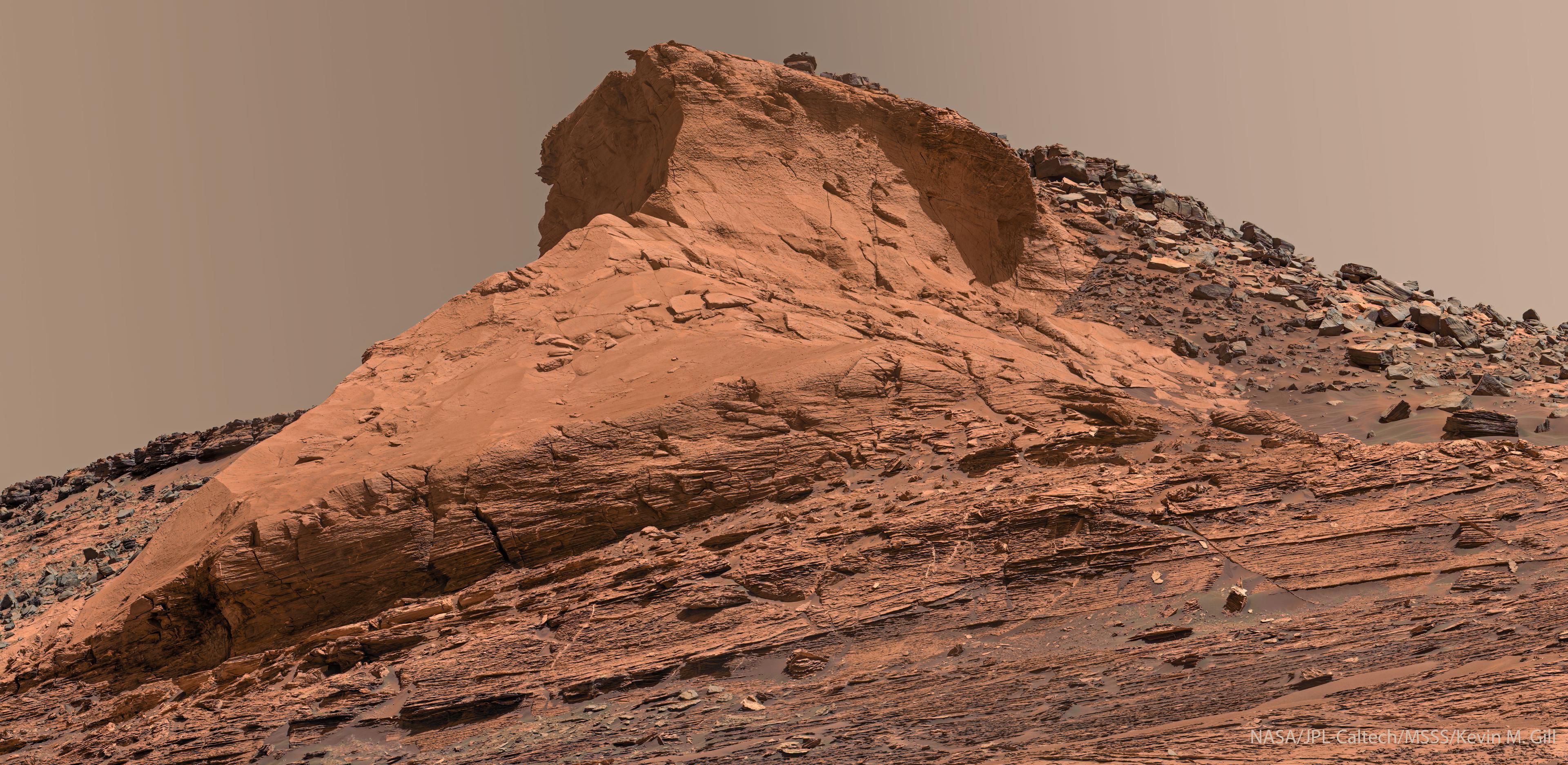 نتوء صخري غير اعتيادي شديد الإنحدار على المرّيخ